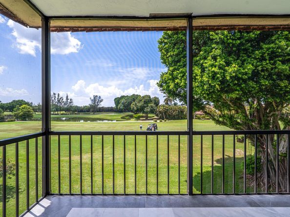 9811 N Hollybrook Lake Dr 308, Pembroke Pines FL 33025