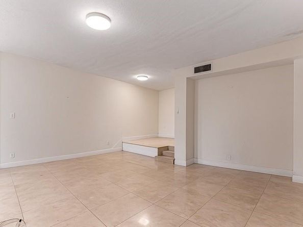 8925 Palm Tree Ln 8925, Hollywood FL 33024