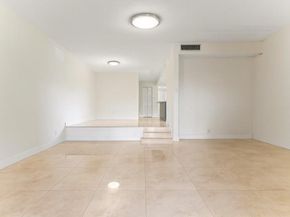 8925 Palm Tree Ln 8925, Hollywood FL 33024