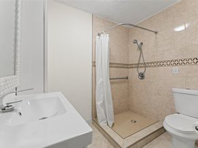 8925 Palm Tree Ln 8925, Hollywood FL 33024