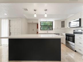 8925 Palm Tree Ln 8925, Hollywood FL 33024