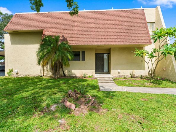 8925 Palm Tree Ln 8925, Hollywood FL 33024
