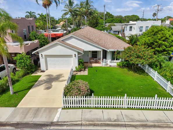 1123 N Lakeside Drive, Lake Worth Beach FL 33460