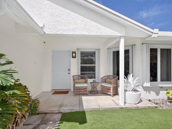 1123 N Lakeside Drive, Lake Worth Beach FL 33460