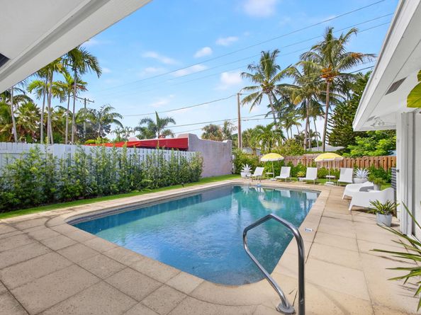 1123 N Lakeside Drive, Lake Worth Beach FL 33460