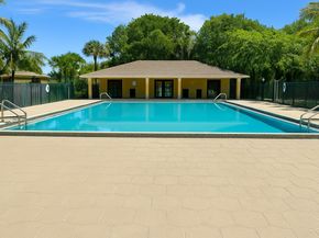 1011 Meadows Circle, Boynton Beach FL 33436