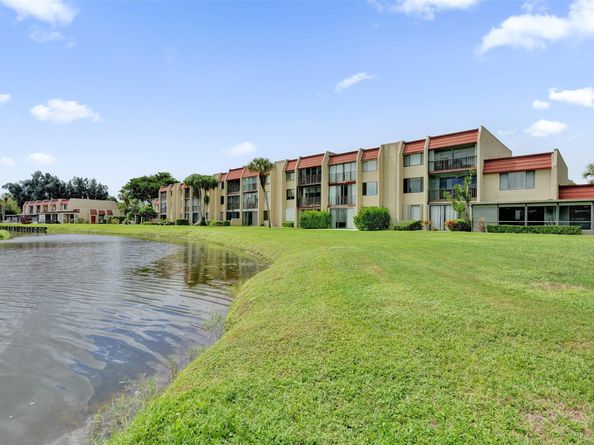 4539 Luxemburg Ct 201, Lake Worth FL 33467