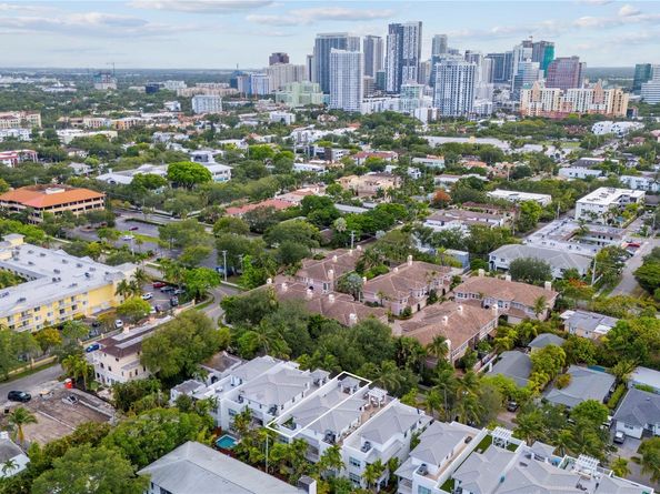 218 NE 15th Ave 218, Fort Lauderdale FL 33301