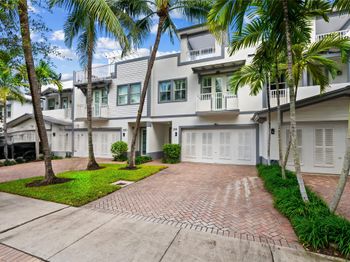218 NE 15th Ave