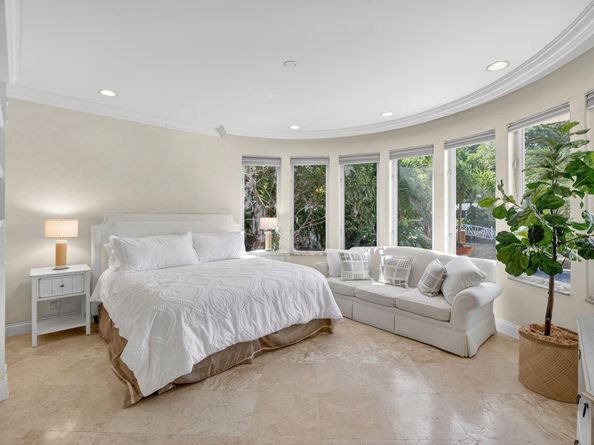 519 Royal Plaza Dr, Fort Lauderdale FL 33301