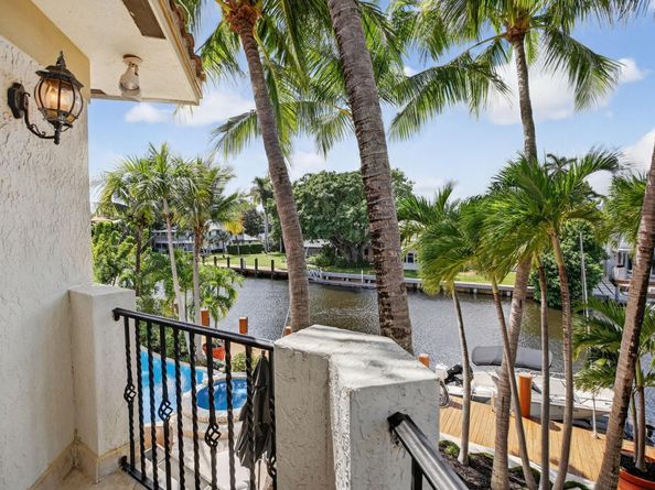 519 Royal Plaza Dr, Fort Lauderdale FL 33301