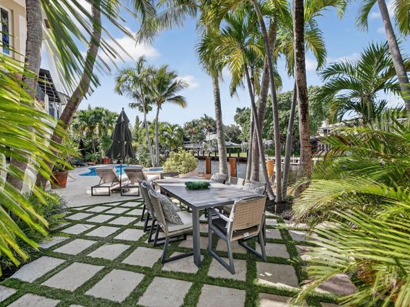 519 Royal Plaza Dr, Fort Lauderdale FL 33301