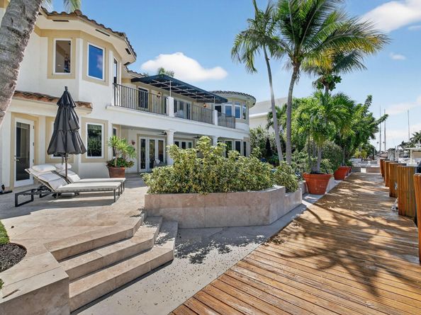 519 Royal Plaza Dr, Fort Lauderdale FL 33301