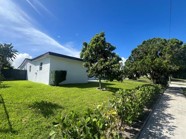 1319 Crest Drive, Lake Worth Beach FL 33461
