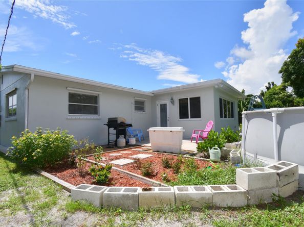 301 SE 12th St, Deerfield Beach FL 33441