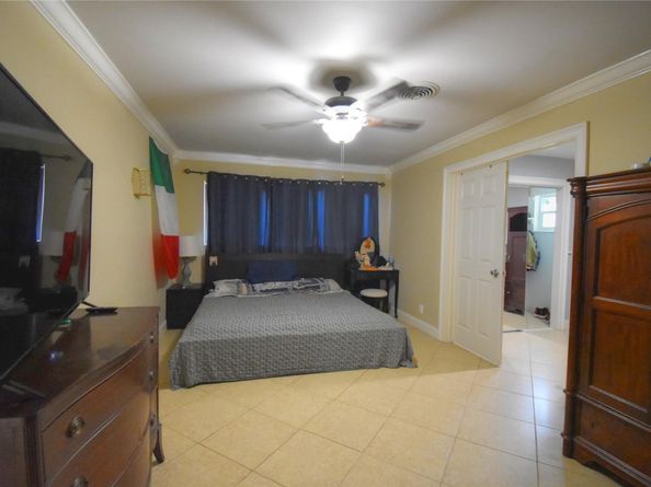 301 SE 12th St, Deerfield Beach FL 33441