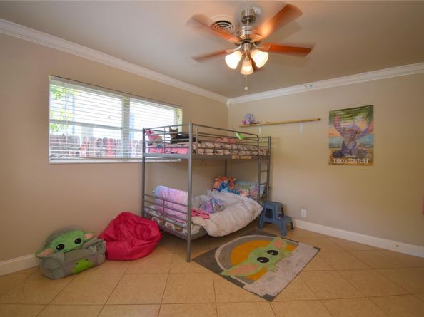 301 SE 12th St, Deerfield Beach FL 33441