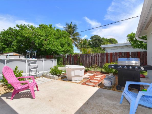 301 SE 12th St, Deerfield Beach FL 33441