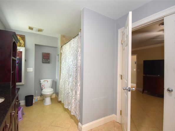 301 SE 12th St, Deerfield Beach FL 33441