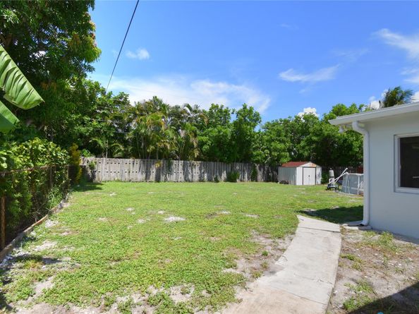 301 SE 12th St, Deerfield Beach FL 33441