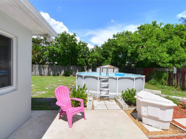 301 SE 12th St, Deerfield Beach FL 33441