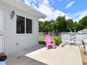 301 SE 12th St, Deerfield Beach FL 33441