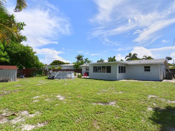 301 SE 12th St, Deerfield Beach FL 33441