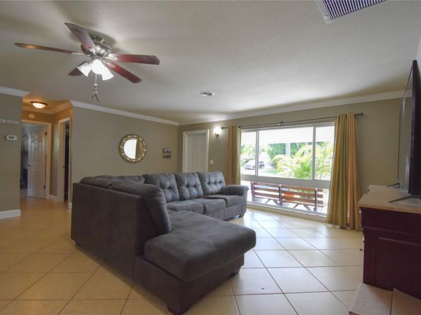 301 SE 12th St, Deerfield Beach FL 33441