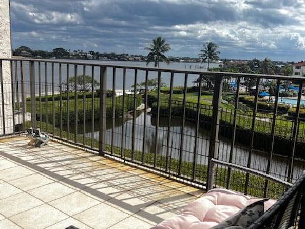 7020 Half  Moon Circle 410, Hypoluxo FL 33462