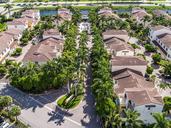 12467 NW 17th Ct, Pembroke Pines FL 33028