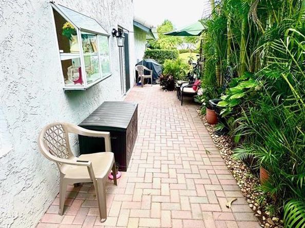 11698 Briarwood Cir 1, Boynton Beach FL 33437