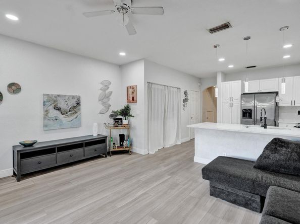 3305 NW 29th Ct, Lauderdale Lakes FL 33311