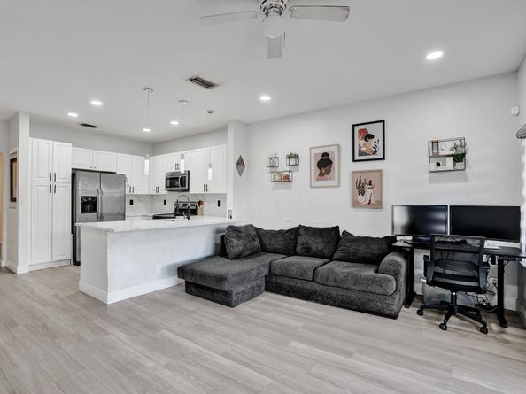 3305 NW 29th Ct, Lauderdale Lakes FL 33311