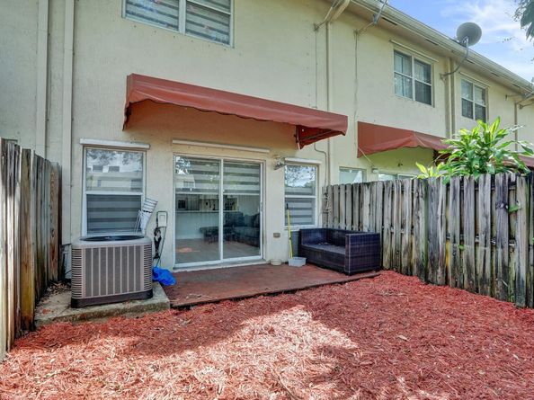 3305 NW 29th Ct, Lauderdale Lakes FL 33311
