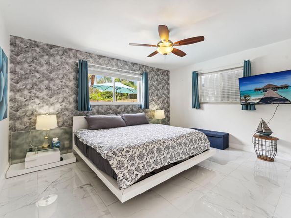 1243 Garfield, Hollywood FL 33019