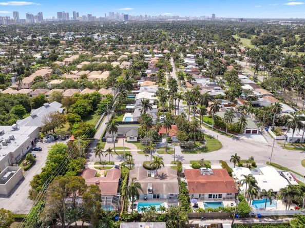 1243 Garfield, Hollywood FL 33019