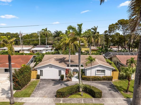 1243 Garfield, Hollywood FL 33019
