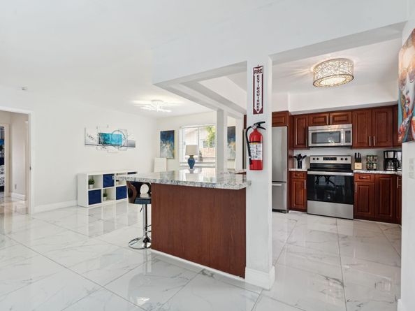 1243 Garfield, Hollywood FL 33019
