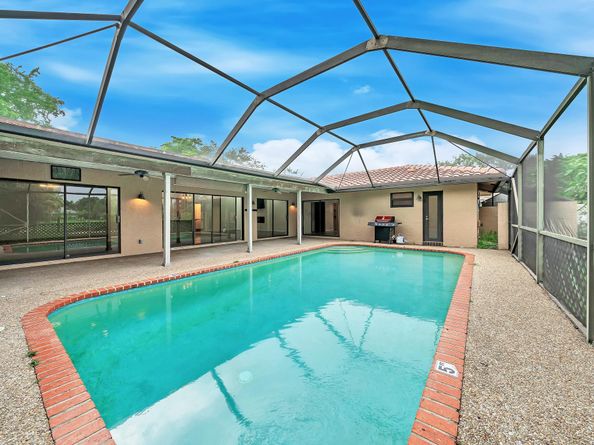 303 NW 105th Ter, Coral Springs FL 33071