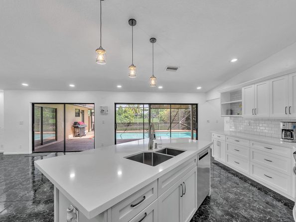 303 NW 105th Ter, Coral Springs FL 33071