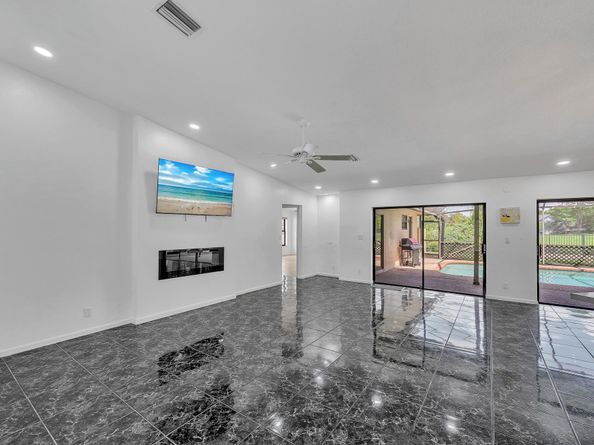303 NW 105th Ter, Coral Springs FL 33071