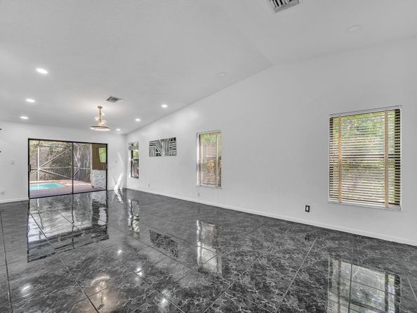 303 NW 105th Ter, Coral Springs FL 33071