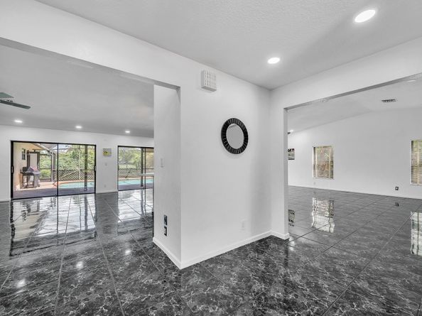 303 NW 105th Ter, Coral Springs FL 33071
