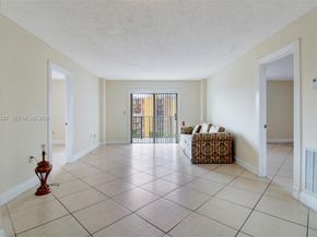 4717 NW 7th Street 60410, Miami FL 33126