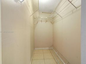4717 NW 7th Street 60410, Miami FL 33126