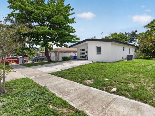 700 NW 17th Terrace, Pompano Beach FL 33069