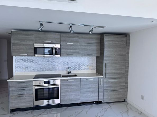650 NE 32nd St 2507, Miami FL 33137