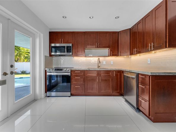 2021 NW 32nd Ct, Oakland Park FL 33309