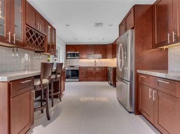2021 NW 32nd Ct