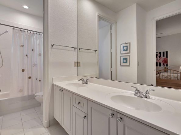 102 Villa Nueva Place, Palm Beach Gardens FL 33418